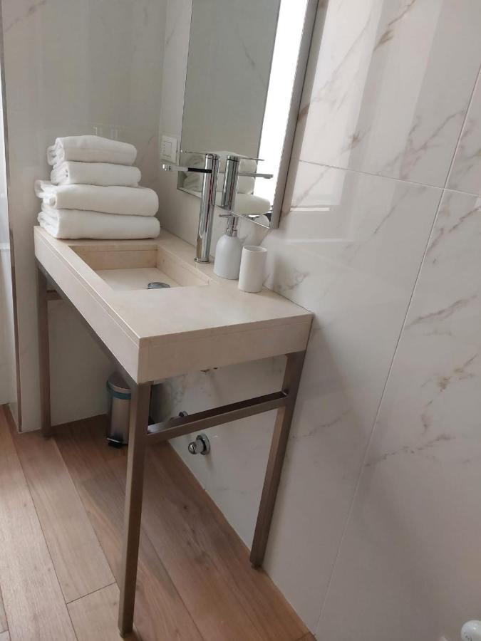 Nj Hotels & Apartments San Pietro All'Orto 6 Milan Bagian luar foto