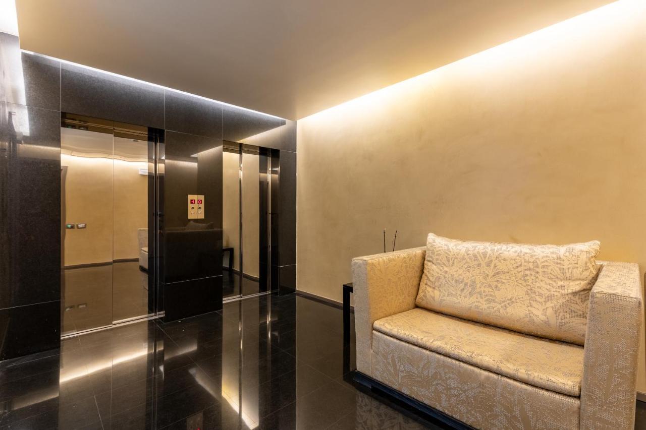 Nj Hotels & Apartments San Pietro All'Orto 6 Milan Bagian luar foto