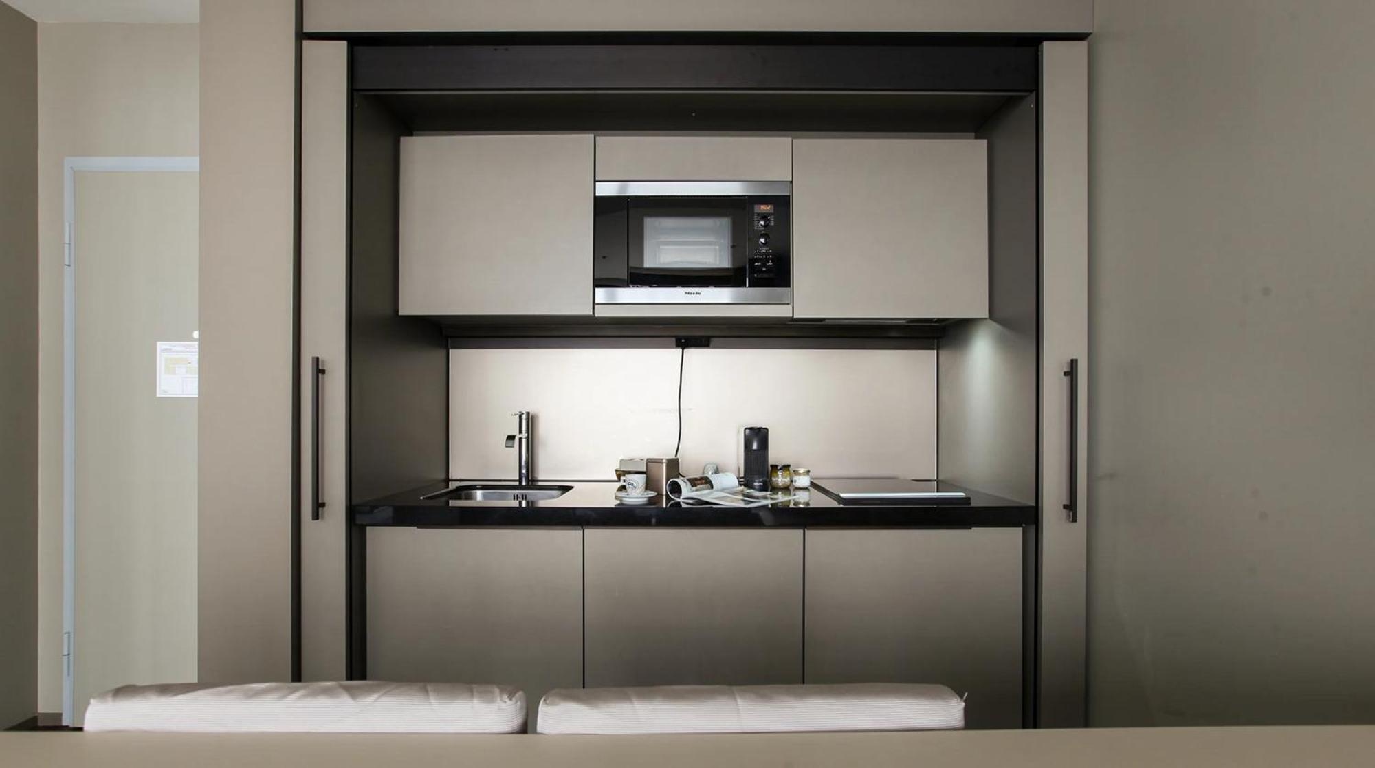 Nj Hotels & Apartments San Pietro All'Orto 6 Milan Bagian luar foto