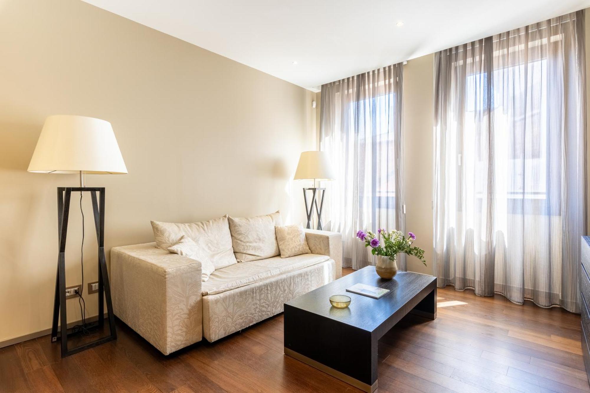 Nj Hotels & Apartments San Pietro All'Orto 6 Milan Bagian luar foto
