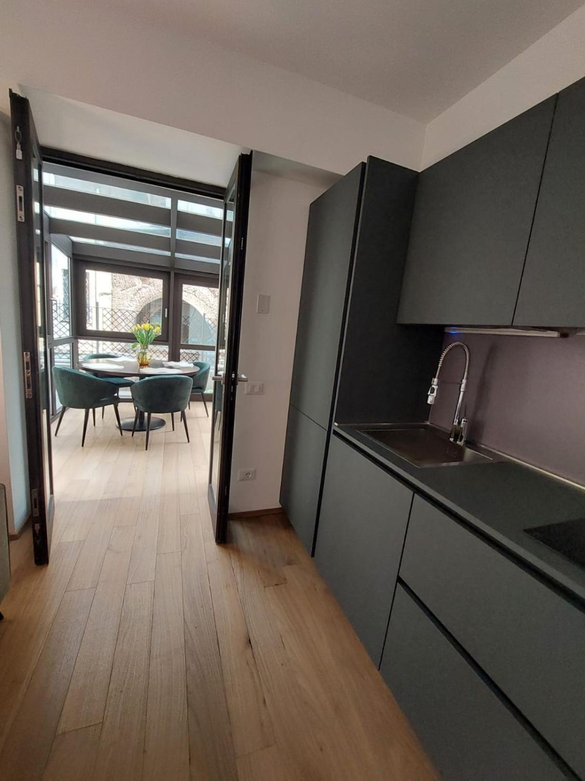 Nj Hotels & Apartments San Pietro All'Orto 6 Milan Bagian luar foto