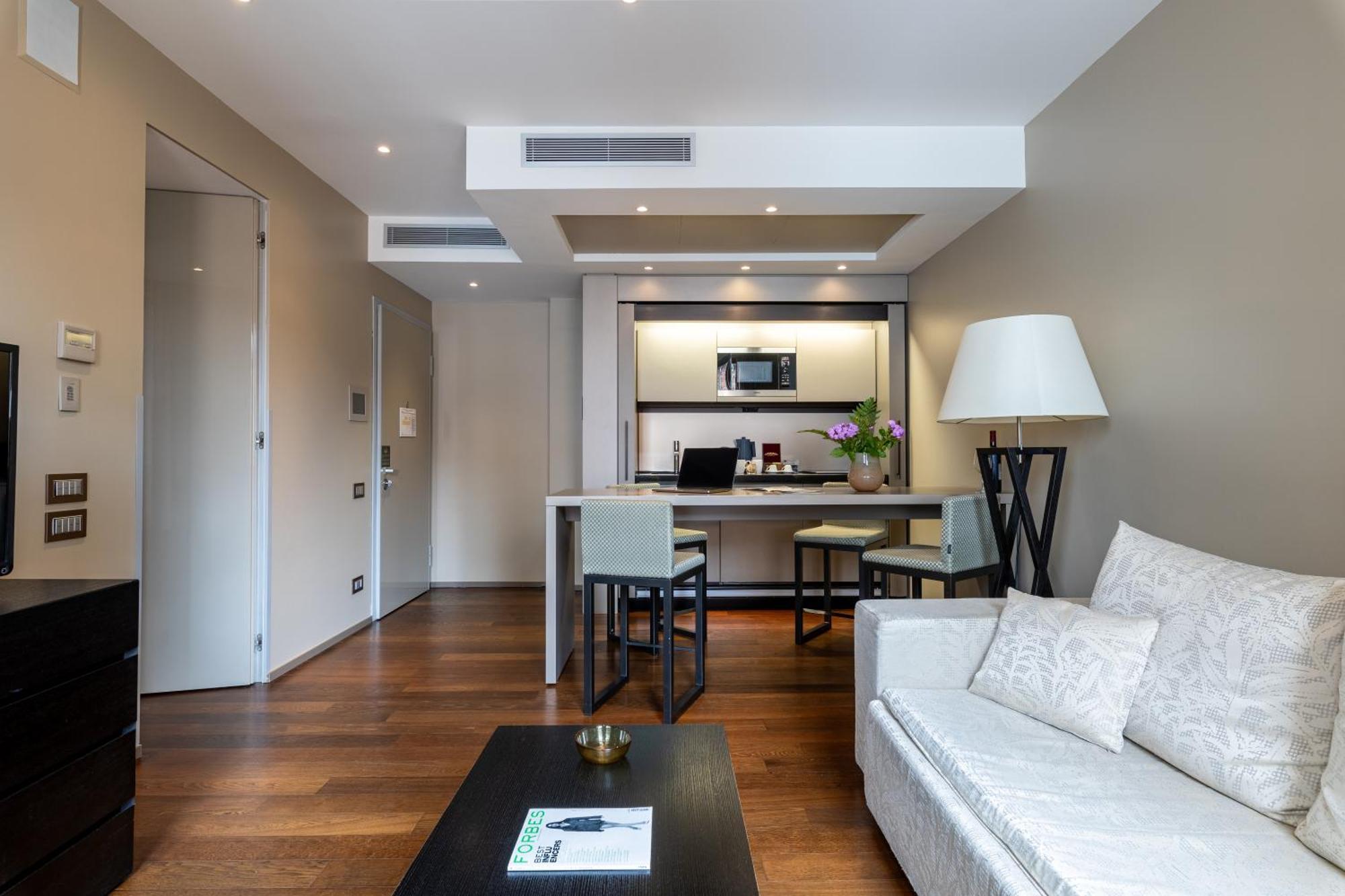 Nj Hotels & Apartments San Pietro All'Orto 6 Milan Bagian luar foto