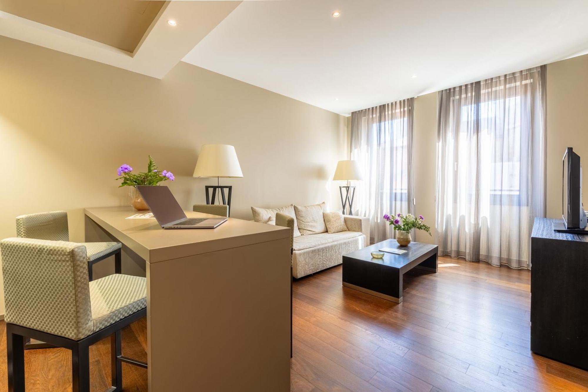 Nj Hotels & Apartments San Pietro All'Orto 6 Milan Bagian luar foto