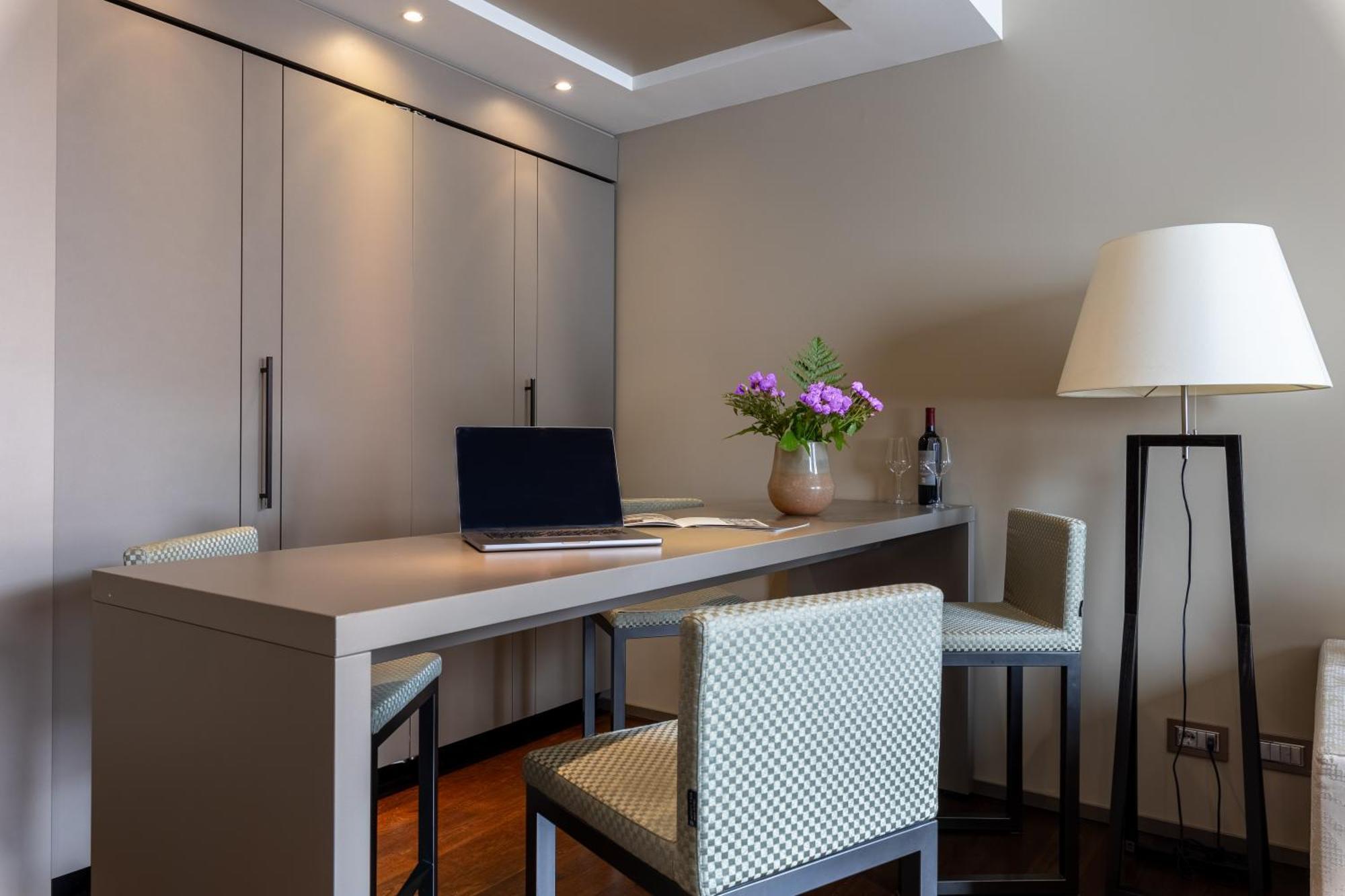 Nj Hotels & Apartments San Pietro All'Orto 6 Milan Bagian luar foto
