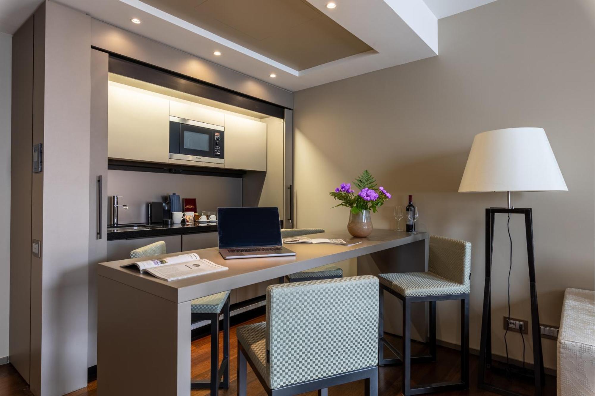 Nj Hotels & Apartments San Pietro All'Orto 6 Milan Bagian luar foto