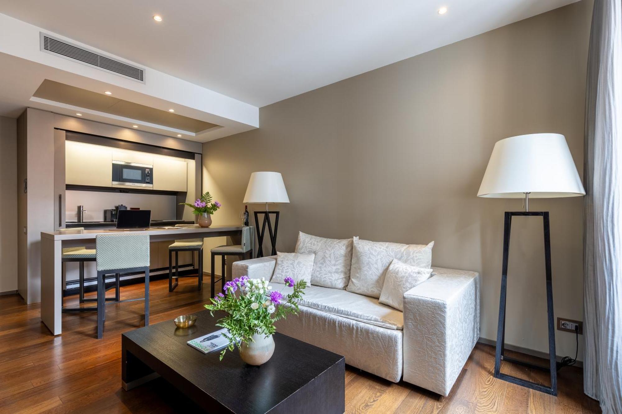 Nj Hotels & Apartments San Pietro All'Orto 6 Milan Bagian luar foto