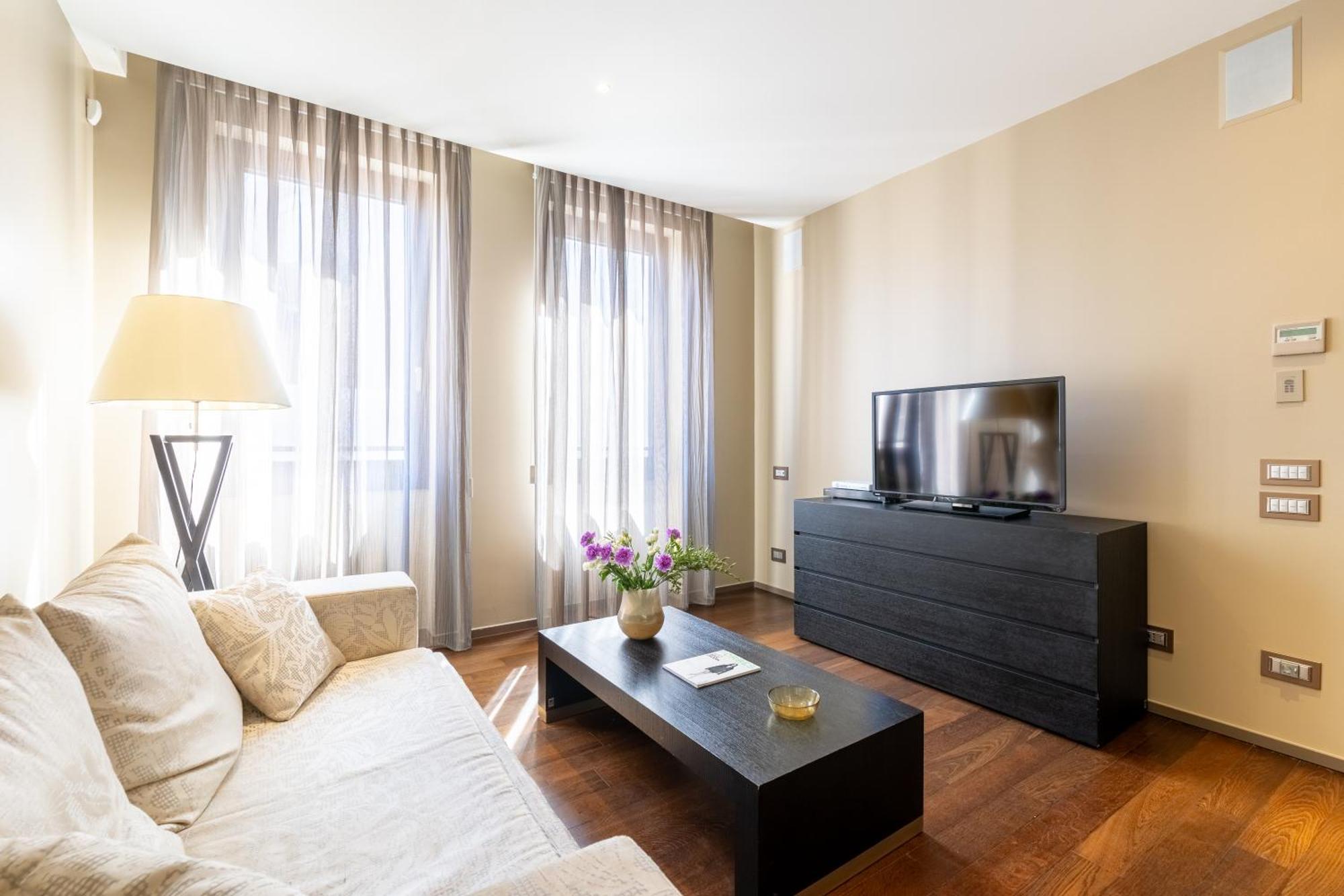 Nj Hotels & Apartments San Pietro All'Orto 6 Milan Bagian luar foto