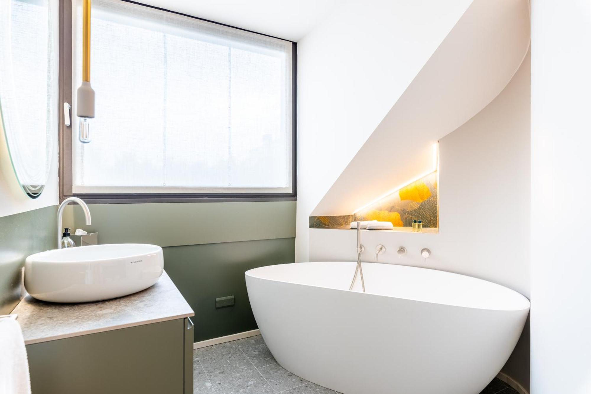 Nj Hotels & Apartments San Pietro All'Orto 6 Milan Bagian luar foto