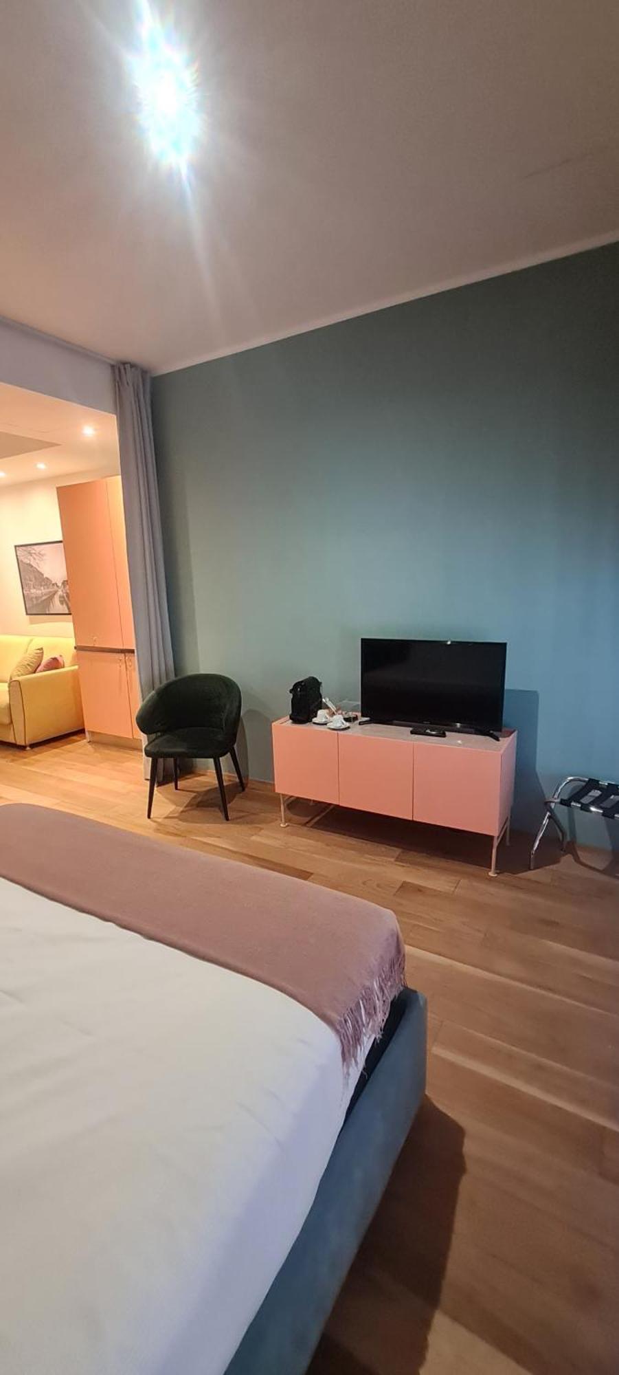 Nj Hotels & Apartments San Pietro All'Orto 6 Milan Bagian luar foto
